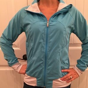 Lululemon jacket. EUC. Size 8 Sky Blue